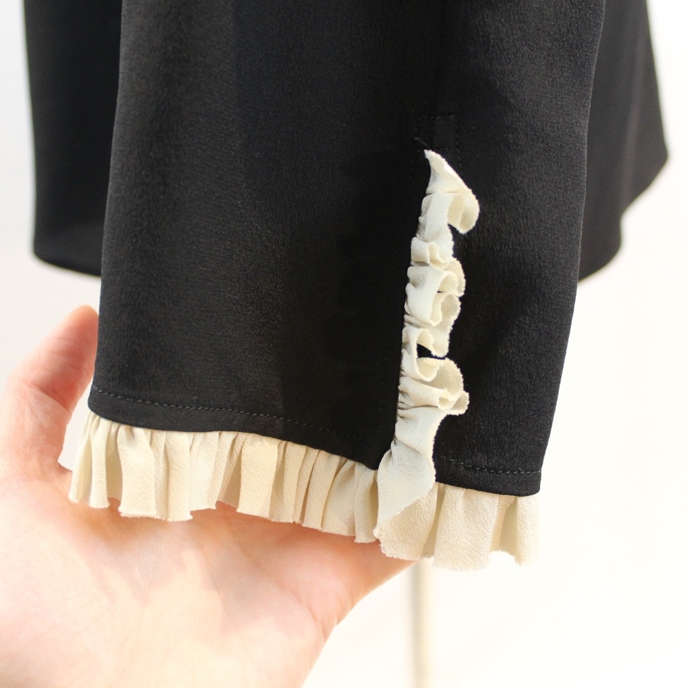 Gucci silk black blouse with ivory ruffle trim - Picture 5 of 8